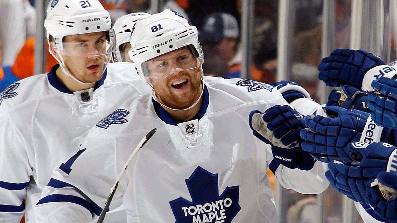 Kessel's two goals help Maple Leafs cruise past Islanders
